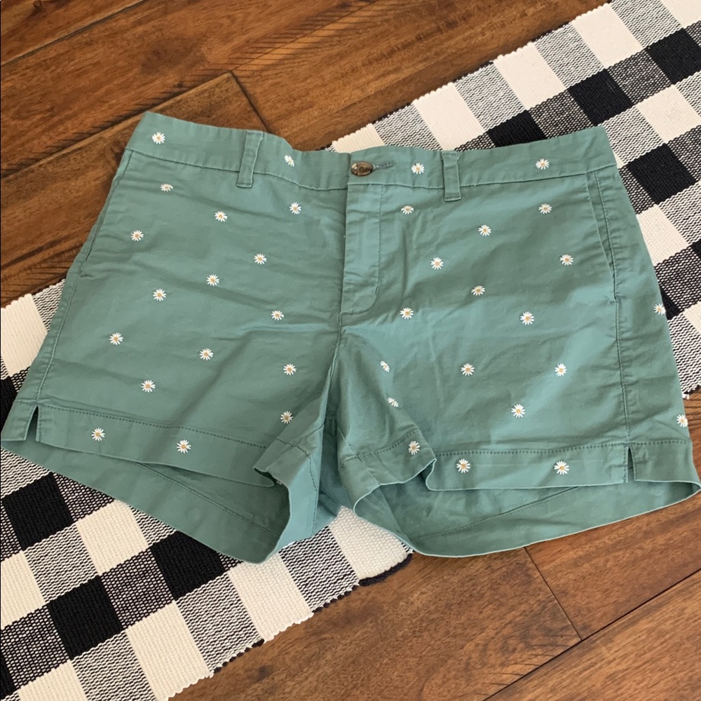 Old Navy everyday shorts | green with daisies - Picture 2 of 7